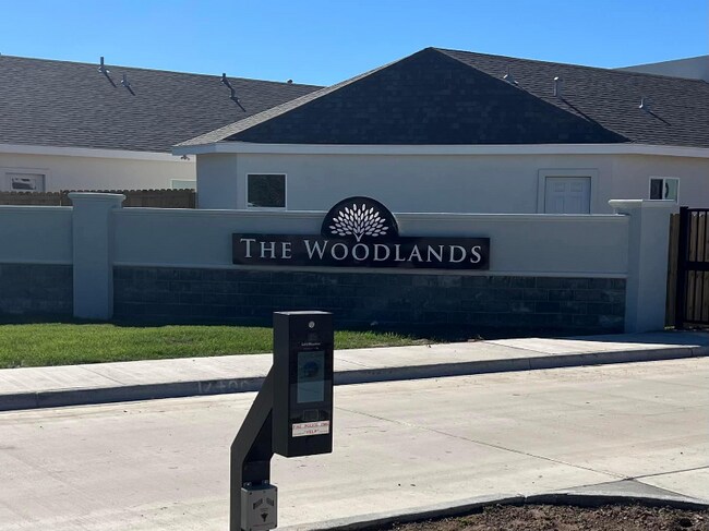 Building Photo - 3012 W Kenwood St