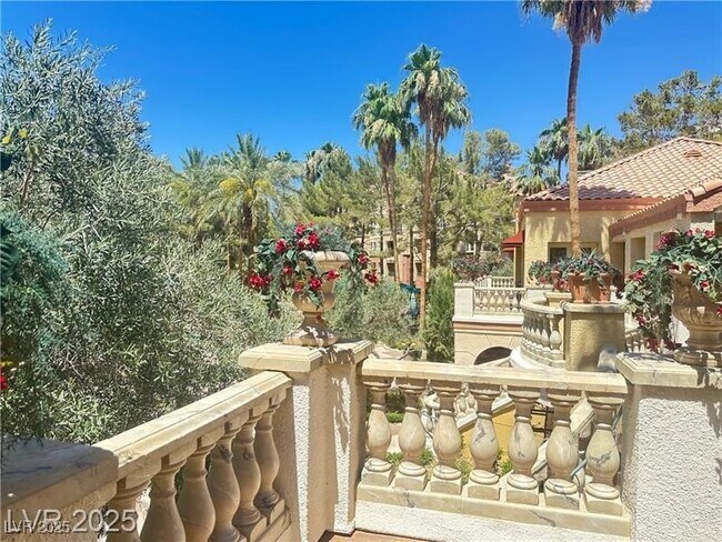 Building Photo - 270 E Flamingo Rd