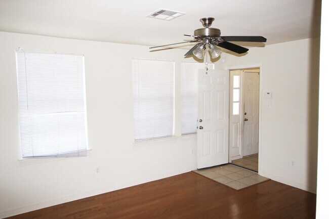 Building Photo - 8304 Palm St