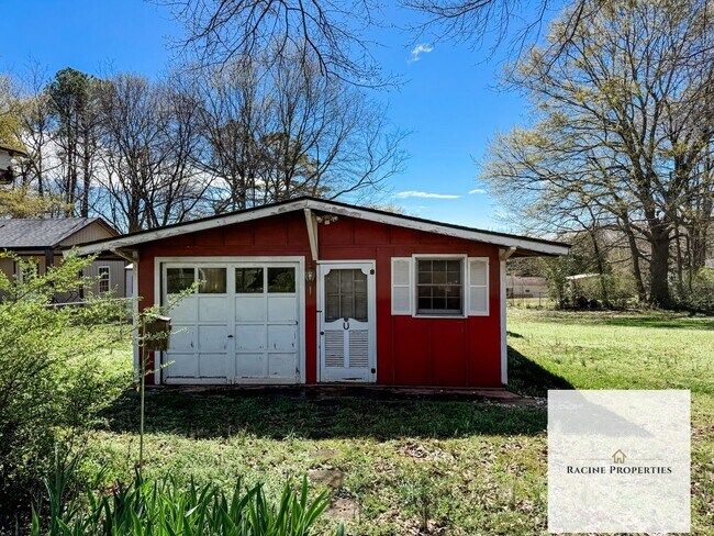 Building Photo - Modern Updates with a Fun, Retro Vibe!