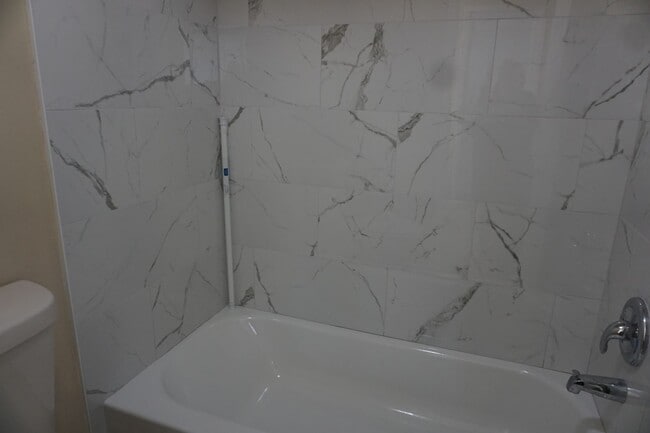 Building Photo - 2 Bedroom End Unit Townhome Near NAS