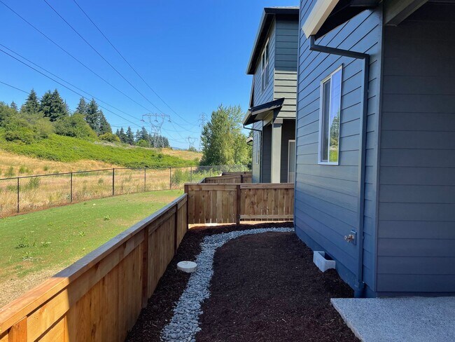 Building Photo - HALF OFF FIRST MONTHS RENT 3 Bed 2.5 Bath ...