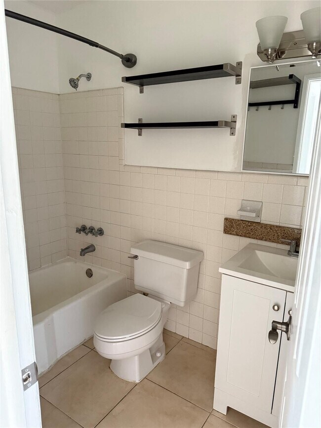 Building Photo - 1818 E Oakland Park Blvd