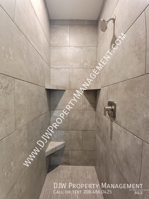 Building Photo - 4658 S Hennessy Ave