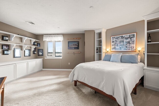 Building Photo - 1001 Marina Dr