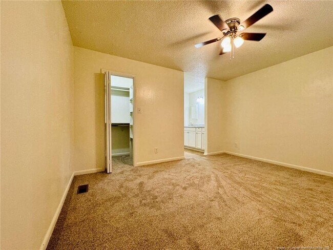 Building Photo - 1009 Louisburg Pl