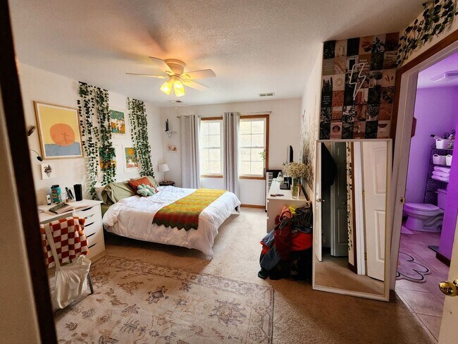 Building Photo - 3bed, 2.5bath Townhouse Near Medical Cente...