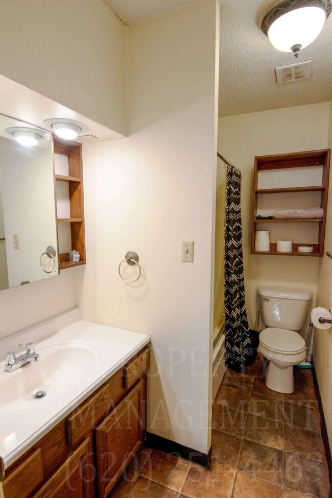 Building Photo - 2 Bedroom 1 Bath Coffeyville Apartment.
