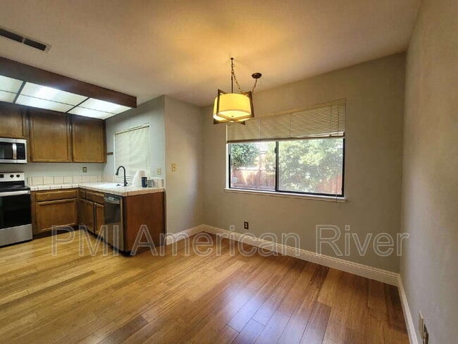 Building Photo - 284 River Run Cir
