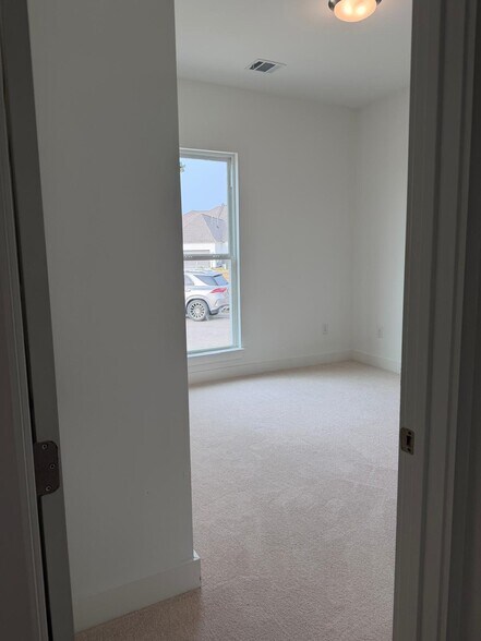 Building Photo - 9579 Summer Cypress Ave