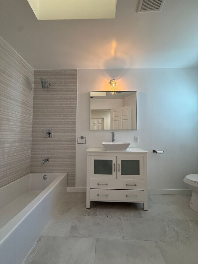 Building Photo - Beautifully Updated Single Story Custom Ho...