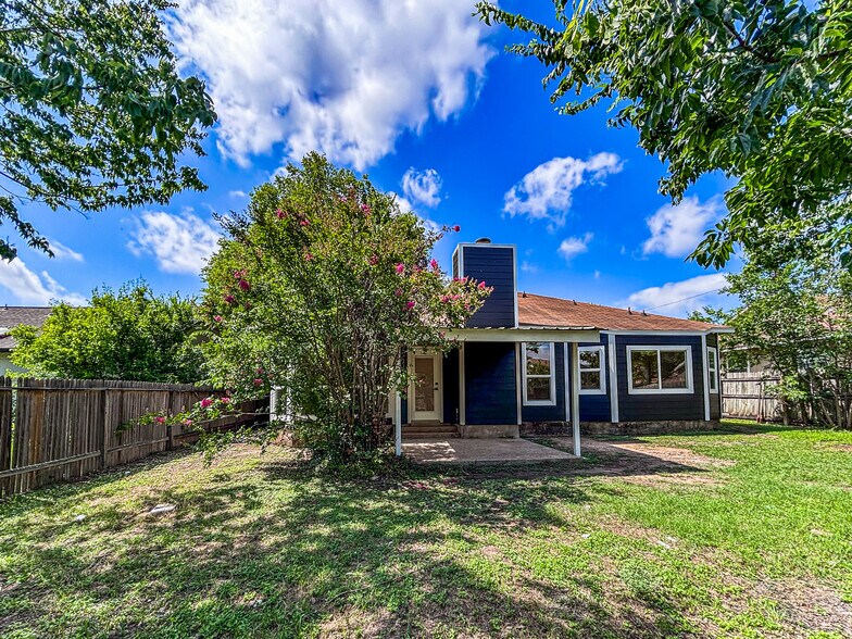 Building Photo - 16364 Edgemere Dr