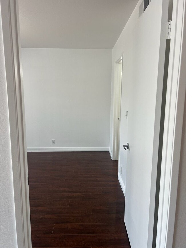 Building Photo - $3850 / 3br - Condo 3 beds 2 baths (West LA)