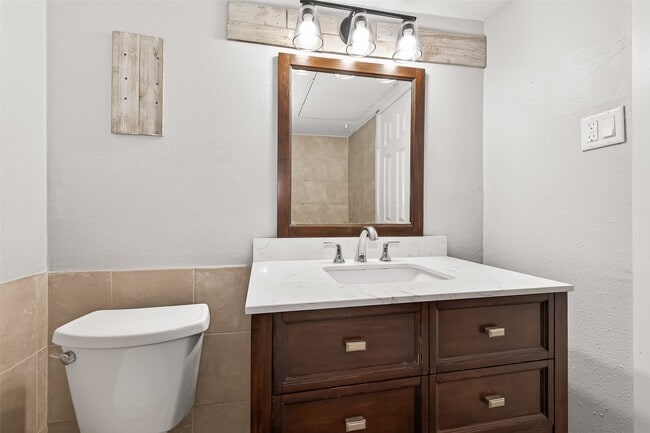 Building Photo - 1230 Shadowdale Dr