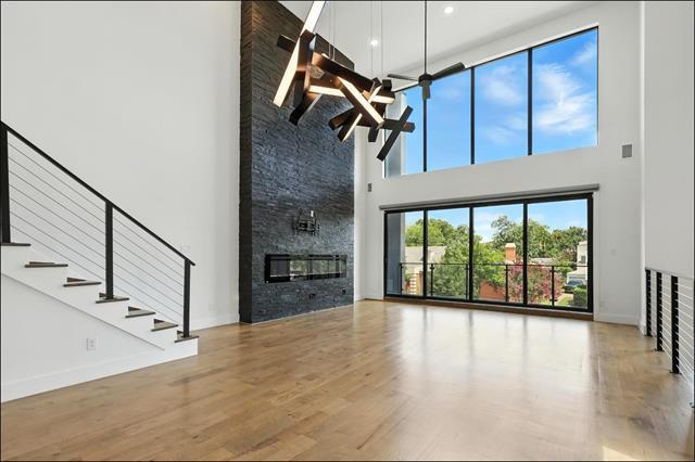 Building Photo - 3523 N Versailles Ave
