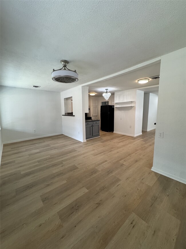 Building Photo - 612 Sunset Ln