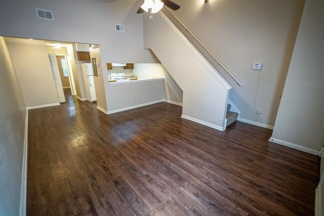 Building Photo - 2365 Parrot Ln
