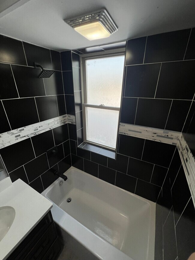 Bathroom - 3947 W Van Buren St