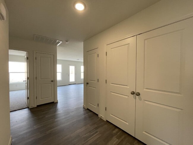 Building Photo - $1,675 rent - Home in gated community with...