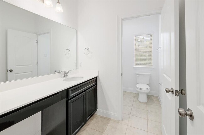 Building Photo - 113 King Thistle Ct