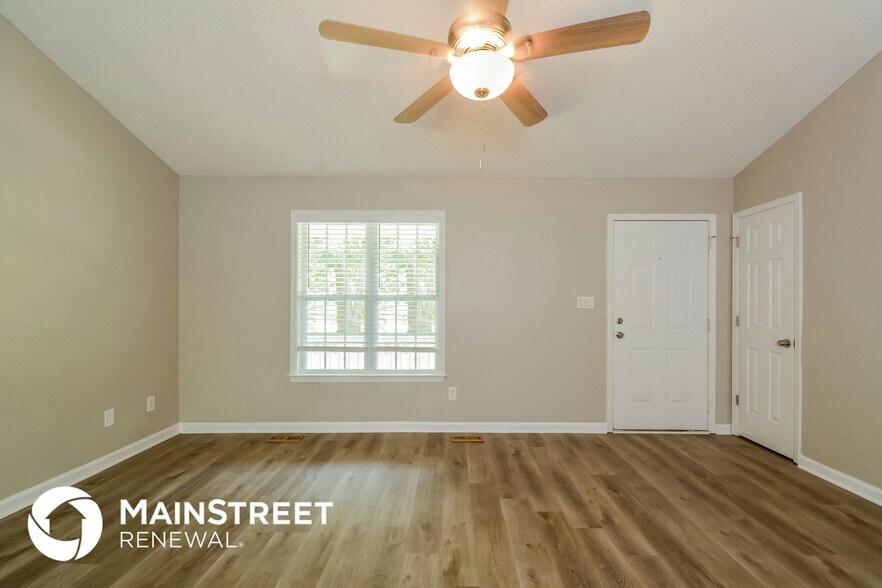 Building Photo - 304 Kingsbrook Cir