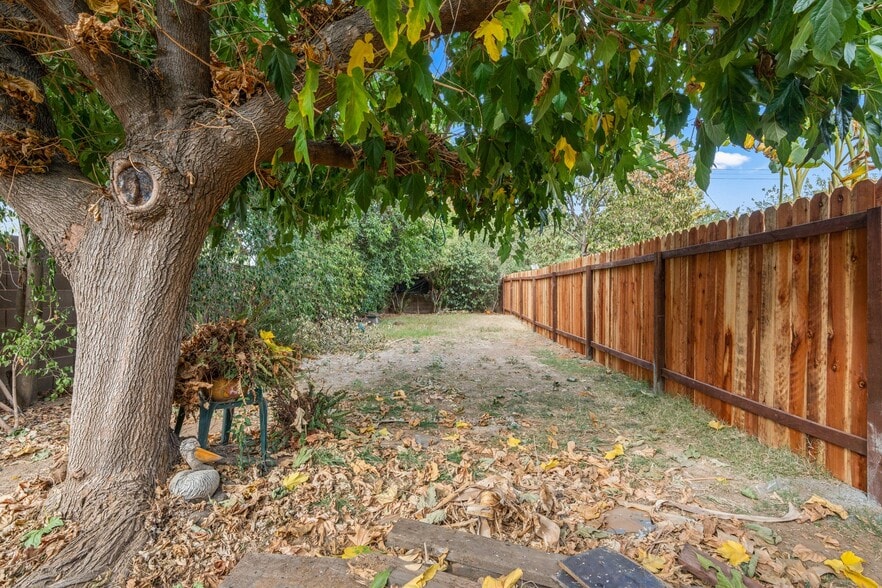 Building Photo - 8917 Fredric Ave