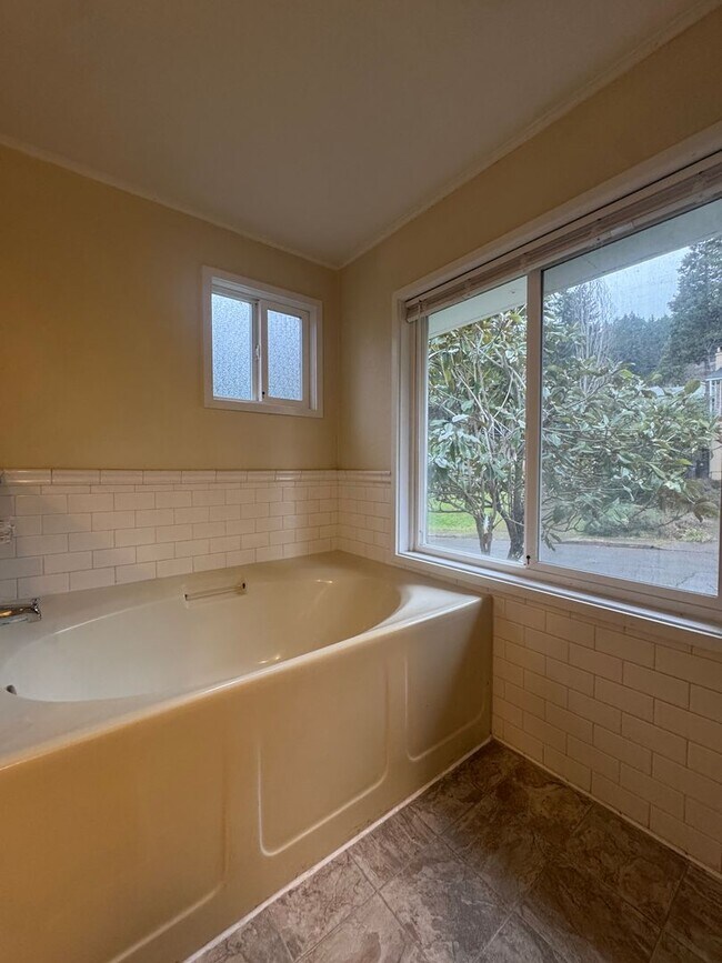 Building Photo - 5-Bed, 3-Bath in South Eugene