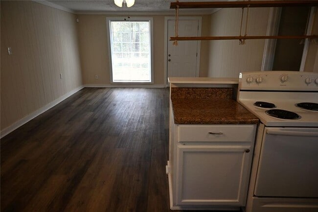 Building Photo - 6363 Melrose St