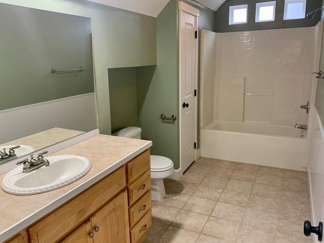 Building Photo - Spacious 3 bedroom Costal Home with Vaulted Ceilings & Soaking Tub