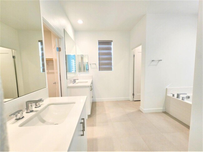 Building Photo - 35770 McCarthy St