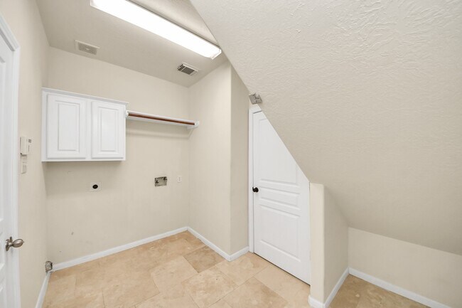 Building Photo - 2218 Longspur Ln
