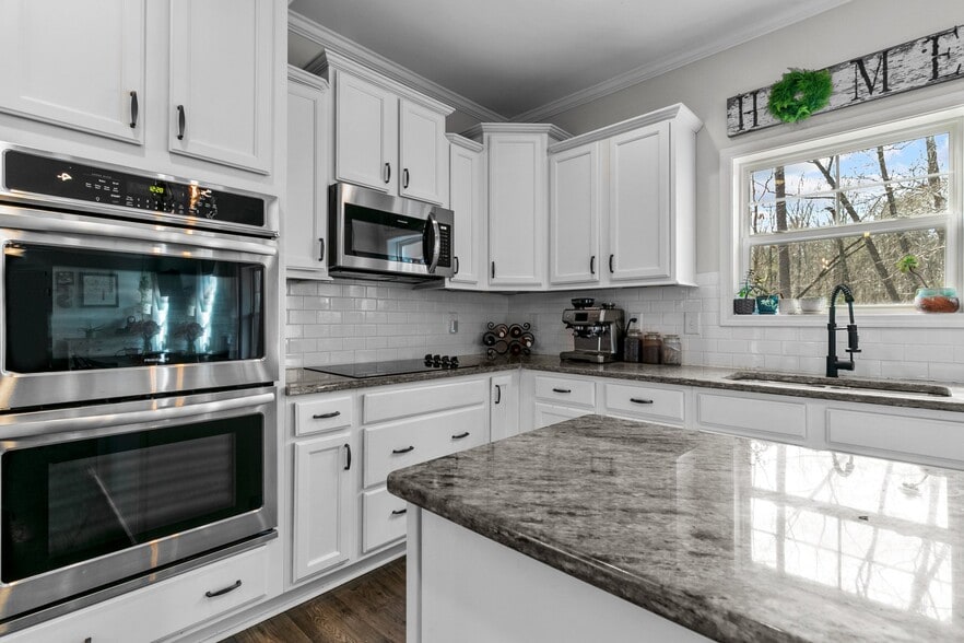 Building Photo - 230 Parrish Ln