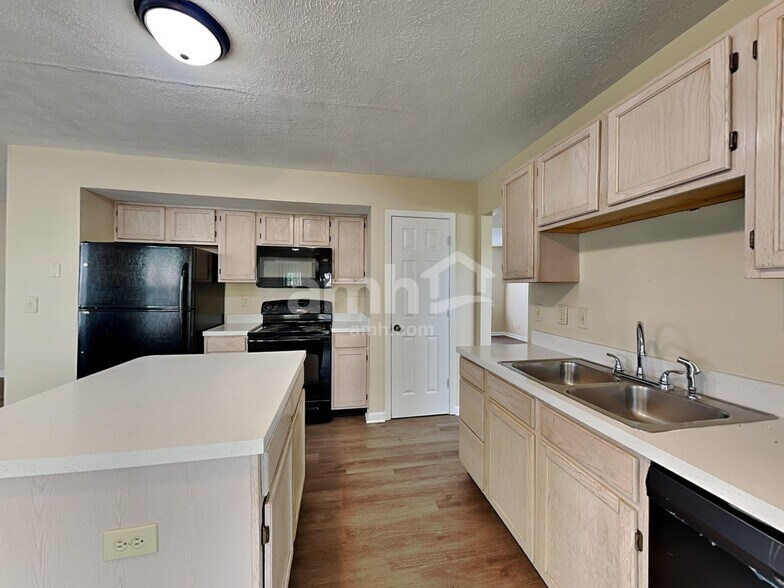 Building Photo - 4002 Cherry Blossom Blvd