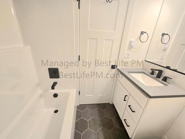 Building Photo - 310 NE 58th Ave