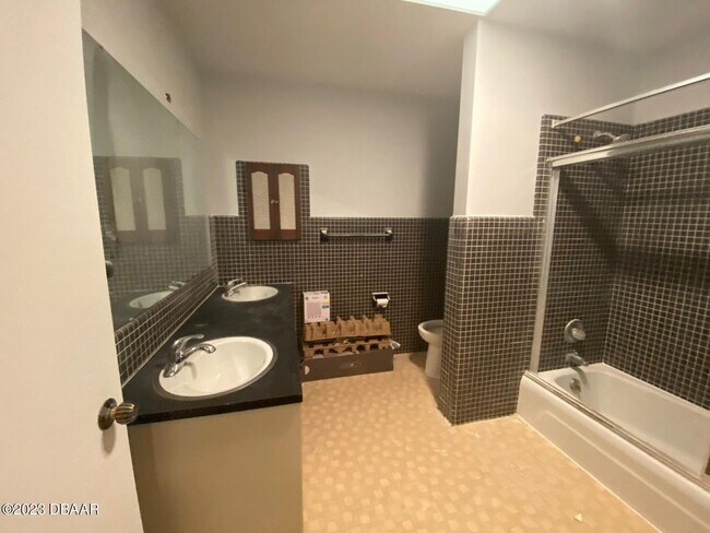 Building Photo - 1 Arrowhead Dr