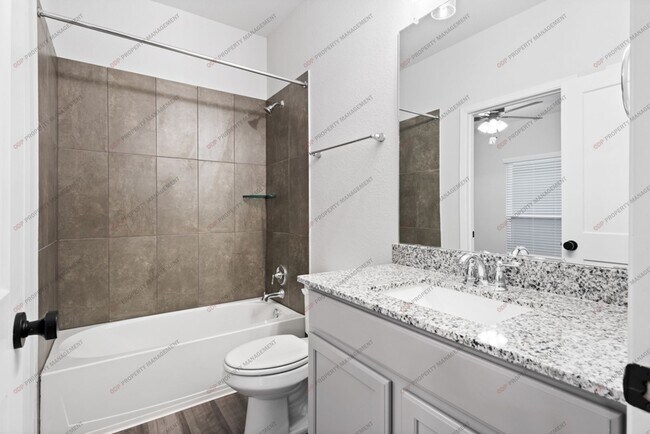 Building Photo - 2808 Fox River Dr