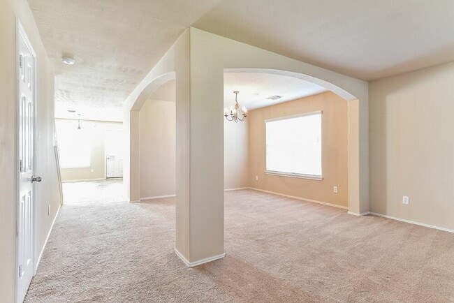 Building Photo - 2527 Floral Bloom Way