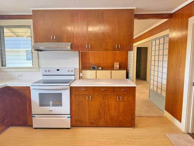 Building Photo - Newly Upgraded 3 Bedroom / 2 Bathroom - Ma...