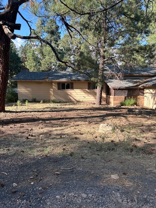 Building Photo - 3886 Canyon Loop