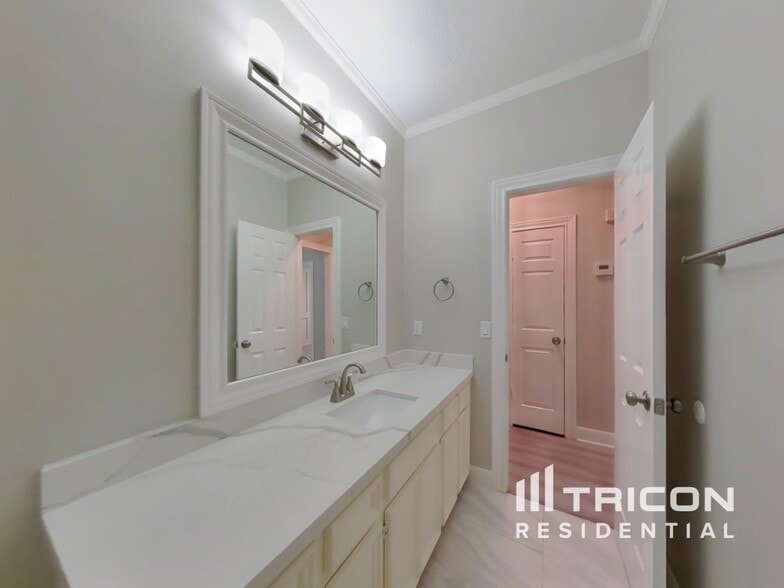 Building Photo - 7411 Las Brisas Dr