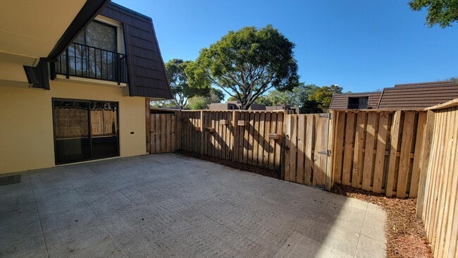 Building Photo - 117 1st Ct