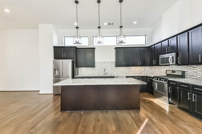 Building Photo - 1810 Thompson St