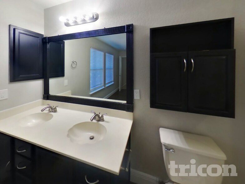 Building Photo - 14727 Bending Point