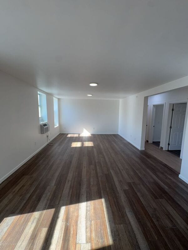 Building Photo - 730 N Main St