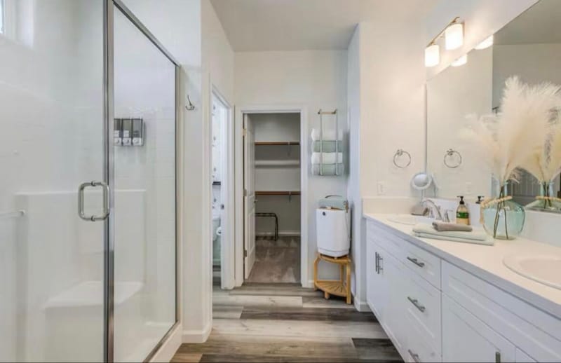 Building Photo - 1030 W Prescott Ave