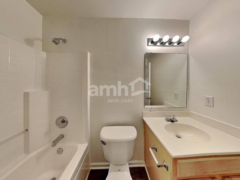 Building Photo - 16 Hawkesbury Rd