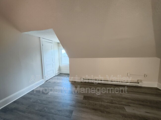 Building Photo - 634 Seitz St