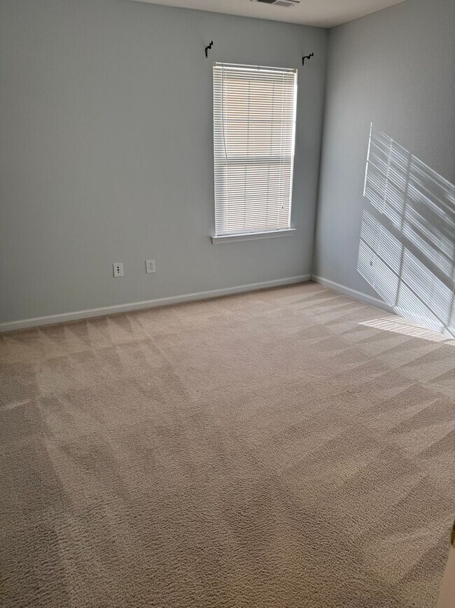 Building Photo - Lovely 3 bedroom 2 bath home located in the Avalon Community