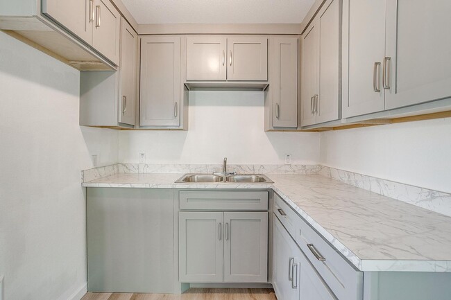 Building Photo - Remodeled 3 Bed, 1 Bath Home in Morningsid...