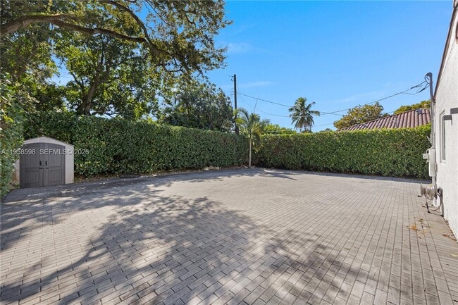 Building Photo - 6476 SW 10th Terrace